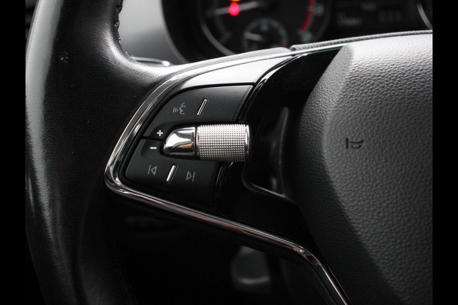 Škoda Fabia Combi 1.0 TSI Automaat Business Edition | Trekhaak | Navigatie | Apple Carplay/Android Auto | Parkeersensoren achter | Stoelverwarming | Cruise Control | Airco | | Lichtmetalen velgen