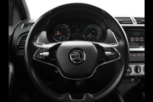 Škoda Fabia Combi 1.0 TSI Automaat Business Edition | Trekhaak | Navigatie | Apple Carplay/Android Auto | Parkeersensoren achter | Stoelverwarming | Cruise Control | Airco | | Lichtmetalen velgen