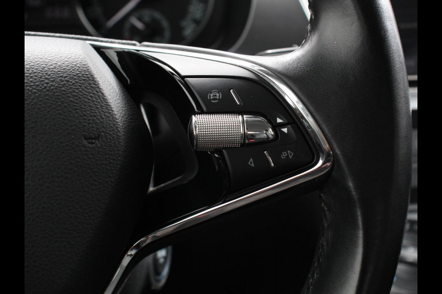 Škoda Fabia Combi 1.0 TSI Automaat Business Edition | Trekhaak | Navigatie | Apple Carplay/Android Auto | Parkeersensoren achter | Stoelverwarming | Cruise Control | Airco | | Lichtmetalen velgen