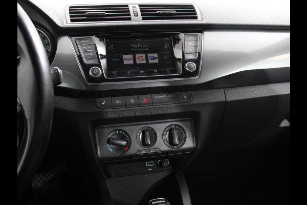 Škoda Fabia Combi 1.0 TSI Automaat Business Edition | Trekhaak | Navigatie | Apple Carplay/Android Auto | Parkeersensoren achter | Stoelverwarming | Cruise Control | Airco | | Lichtmetalen velgen