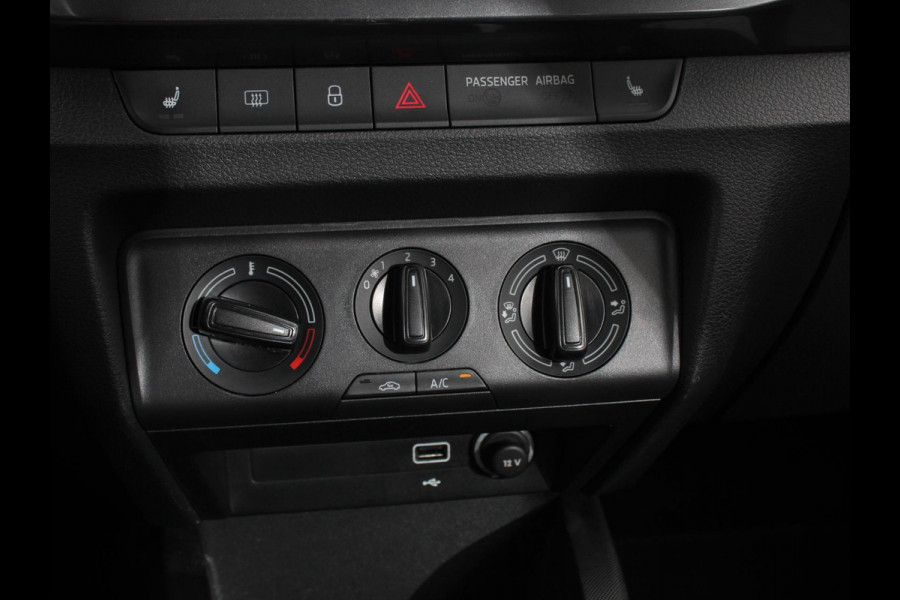 Škoda Fabia Combi 1.0 TSI Automaat Business Edition | Trekhaak | Navigatie | Apple Carplay/Android Auto | Parkeersensoren achter | Stoelverwarming | Cruise Control | Airco | | Lichtmetalen velgen