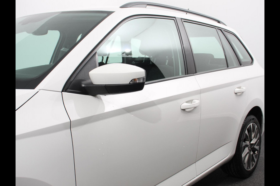 Škoda Fabia Combi 1.0 TSI Automaat Business Edition | Trekhaak | Navigatie | Apple Carplay/Android Auto | Parkeersensoren achter | Stoelverwarming | Cruise Control | Airco | | Lichtmetalen velgen