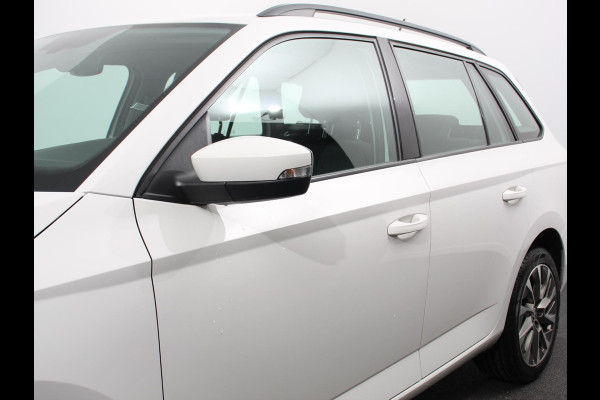 Škoda Fabia Combi 1.0 TSI Automaat Business Edition | Trekhaak | Navigatie | Apple Carplay/Android Auto | Parkeersensoren achter | Stoelverwarming | Cruise Control | Airco | | Lichtmetalen velgen