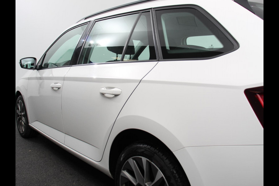 Škoda Fabia Combi 1.0 TSI Automaat Business Edition | Trekhaak | Navigatie | Apple Carplay/Android Auto | Parkeersensoren achter | Stoelverwarming | Cruise Control | Airco | | Lichtmetalen velgen