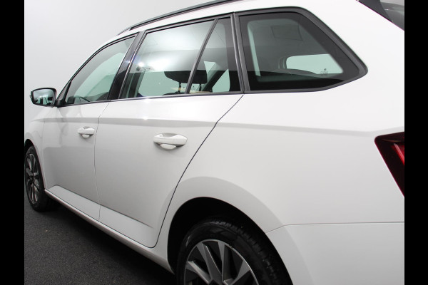 Škoda Fabia Combi 1.0 TSI Automaat Business Edition | Trekhaak | Navigatie | Apple Carplay/Android Auto | Parkeersensoren achter | Stoelverwarming | Cruise Control | Airco | | Lichtmetalen velgen