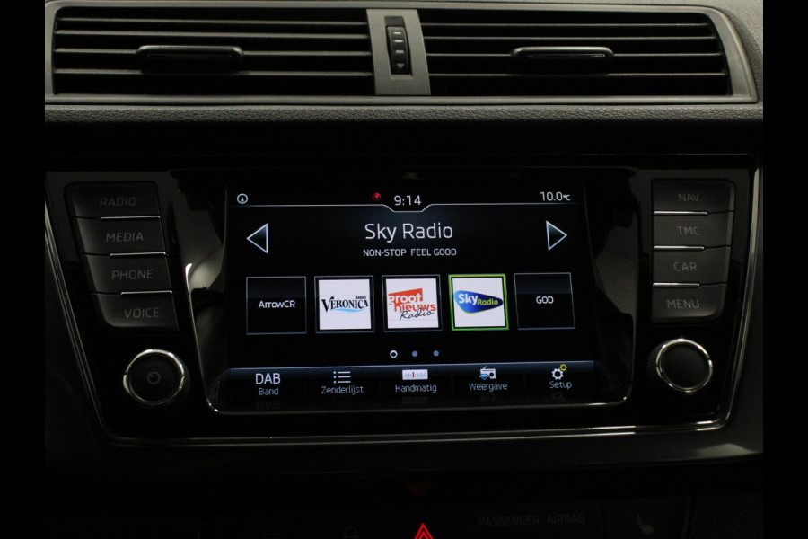 Škoda Fabia Combi 1.0 TSI Automaat Business Edition | Trekhaak | Navigatie | Apple Carplay/Android Auto | Parkeersensoren achter | Stoelverwarming | Cruise Control | Airco | | Lichtmetalen velgen