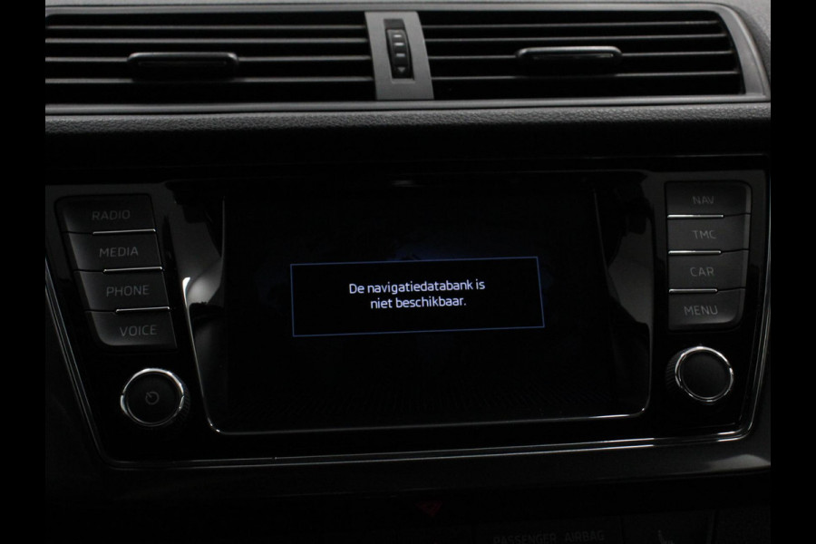 Škoda Fabia Combi 1.0 TSI Automaat Business Edition | Trekhaak | Navigatie | Apple Carplay/Android Auto | Parkeersensoren achter | Stoelverwarming | Cruise Control | Airco | | Lichtmetalen velgen
