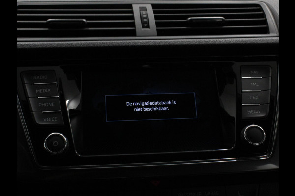 Škoda Fabia Combi 1.0 TSI Automaat Business Edition | Trekhaak | Navigatie | Apple Carplay/Android Auto | Parkeersensoren achter | Stoelverwarming | Cruise Control | Airco | | Lichtmetalen velgen