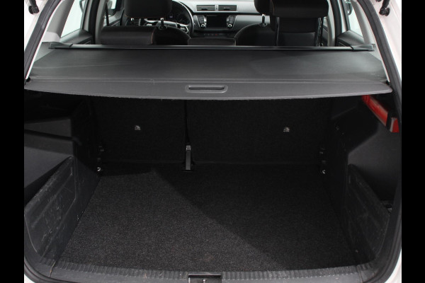 Škoda Fabia Combi 1.0 TSI Automaat Business Edition | Trekhaak | Navigatie | Apple Carplay/Android Auto | Parkeersensoren achter | Stoelverwarming | Cruise Control | Airco | | Lichtmetalen velgen