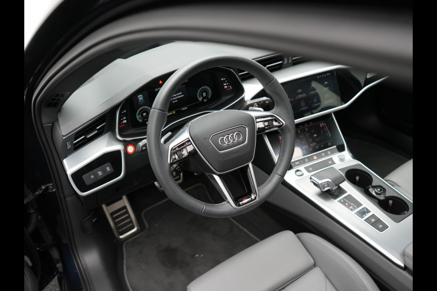 Audi A6 Avant 50 TFSI e quattro S Line Plug In Hybrid 300pk PHEV | Trekhaak Af Fabriek | Panodak | Head Up | Bang & Olufsen | Lederen Sportstoelen Verwarmd | Adaptive Cruise | Apple Carplay | Camera | Blis | Navigatie | Virtual | DAB | JGS-28-R