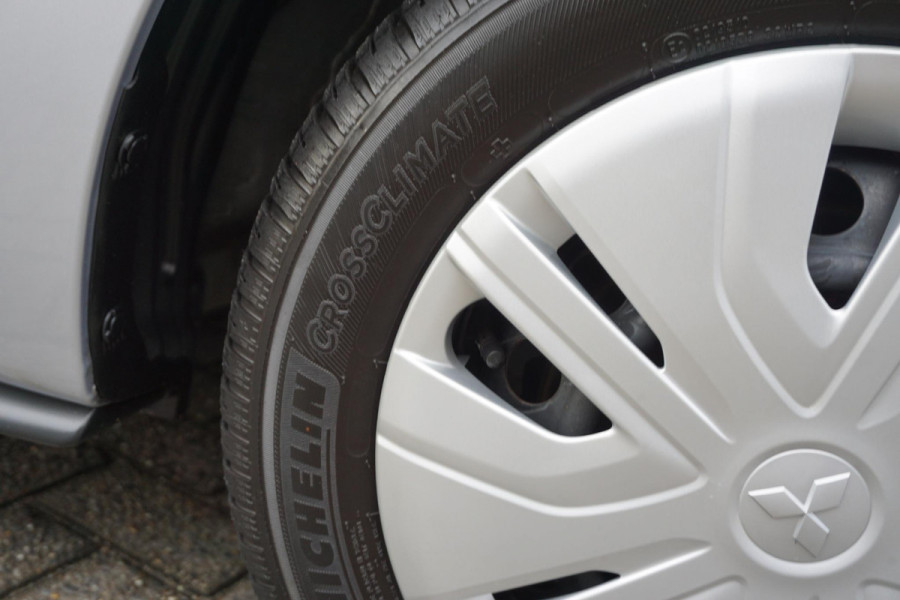 Mitsubishi Space Star 1.2 Cool+/AppleCarPlay Navigatie/Airco/Nette Auto /All-Season banden.