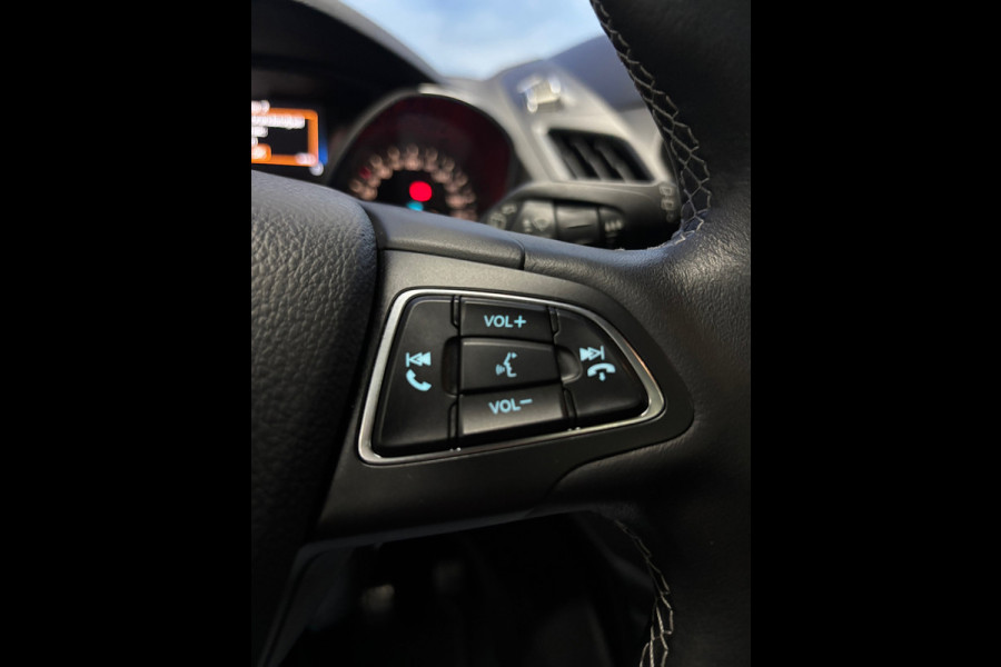 Ford Kuga 1.5 EcoBoost ST Line Navi | Clima | Pano | Trekhaak Ford Kuga 1.5 EcoBoost ST Line Navi | Clima | Pano | Trekhaak