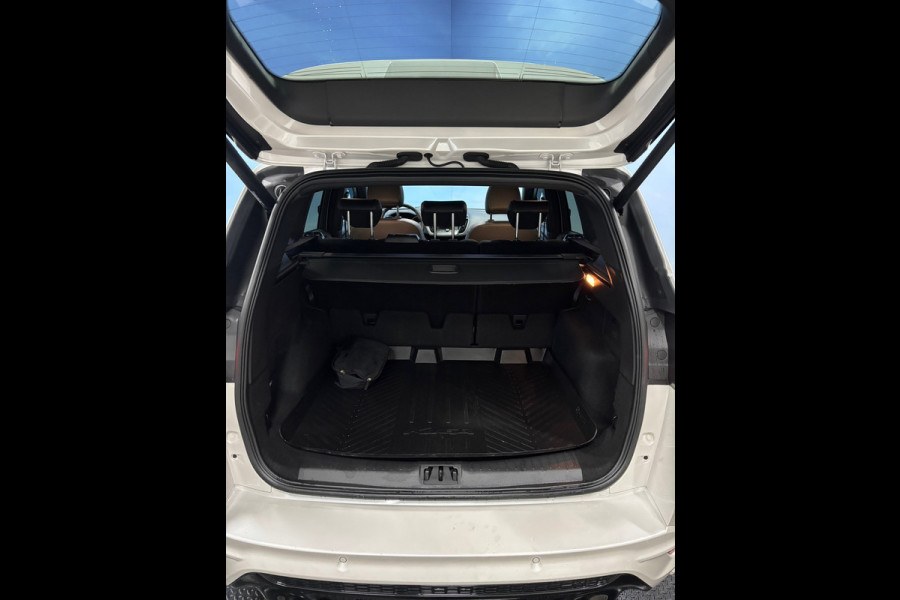 Ford Kuga 1.5 EcoBoost ST Line Navi | Clima | Pano | Trekhaak Ford Kuga 1.5 EcoBoost ST Line Navi | Clima | Pano | Trekhaak