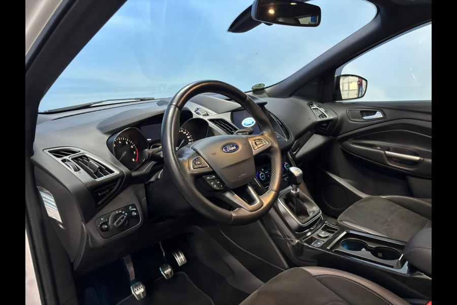 Ford Kuga 1.5 EcoBoost ST Line Navi | Clima | Pano | Trekhaak Ford Kuga 1.5 EcoBoost ST Line Navi | Clima | Pano | Trekhaak