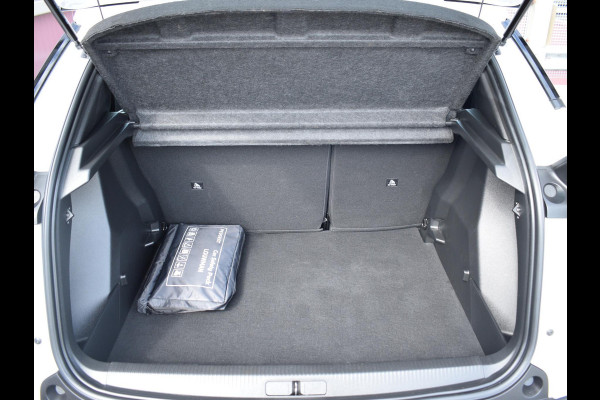 Peugeot e-2008 EV Active Pack 50 kWh | Navigatie | Parkeersensoren achter | Keyless start | Apple Carplay/Android Auto | All Season | Peugeot e-2008 EV Active Pack 50 kWh | Navigatie | Parkeersensoren achter | Keyless start | Apple Carplay/Android Auto | All Season |