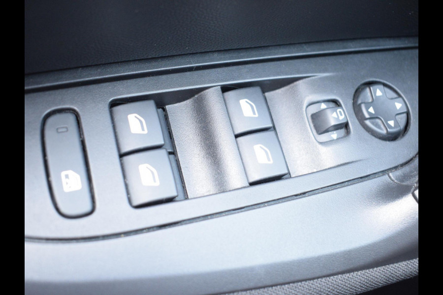 Peugeot e-2008 EV Active Pack 50 kWh | Navigatie | Parkeersensoren achter | Keyless start | Apple Carplay/Android Auto | All Season | Peugeot e-2008 EV Active Pack 50 kWh | Navigatie | Parkeersensoren achter | Keyless start | Apple Carplay/Android Auto | All Season |