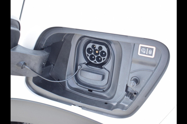 Peugeot e-2008 EV Active Pack 50 kWh | Navigatie | Parkeersensoren achter | Keyless start | Apple Carplay/Android Auto | All Season | Peugeot e-2008 EV Active Pack 50 kWh | Navigatie | Parkeersensoren achter | Keyless start | Apple Carplay/Android Auto | All Season |