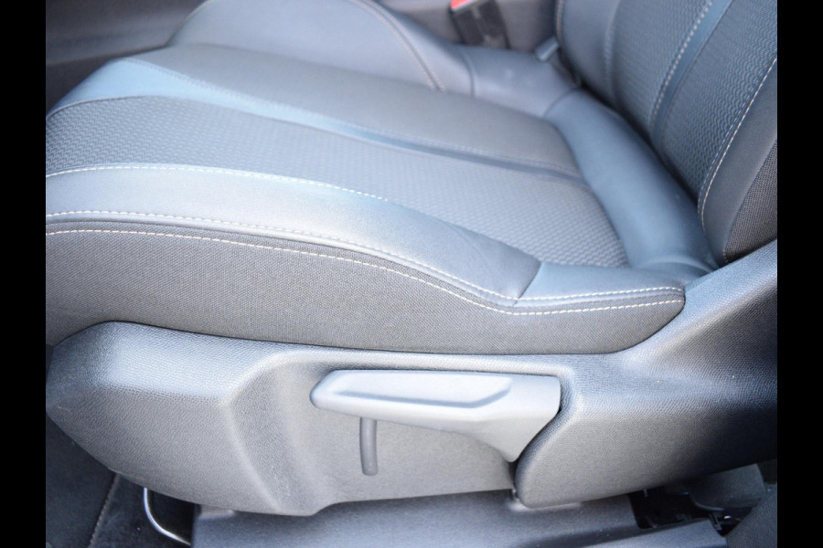 Peugeot 3008 1.2 Hybrid 136 GT 360 CAMERA MET SENSOREN | NAVIGATIE & CARPLAY | E.C.C. |