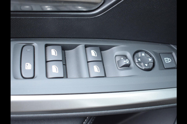 Peugeot 5008 1.2 Hybrid 136 Allure | NAVIGATIE | 360 CAMERA + SENSOREN | E.C.C. | CARPLAY | 7 PERS. | 16.004 KM Peugeot 5008 1.2 Hybrid 136 Allure | NAVIGATIE | 360 CAMERA + SENSOREN | E.C.C. | CARPLAY | 7 PERS. | 16.004 KM