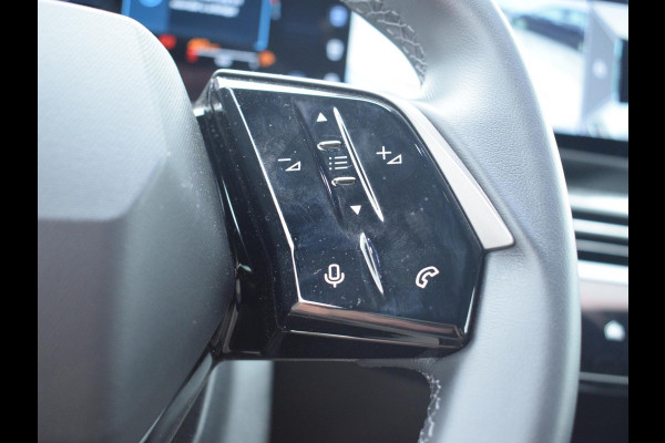Peugeot 5008 1.2 Hybrid 136 Allure | NAVIGATIE | 360 CAMERA + SENSOREN | E.C.C. | CARPLAY | 7 PERS. | 16.004 KM Peugeot 5008 1.2 Hybrid 136 Allure | NAVIGATIE | 360 CAMERA + SENSOREN | E.C.C. | CARPLAY | 7 PERS. | 16.004 KM