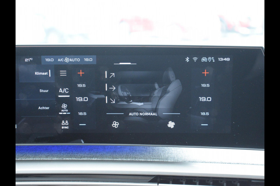 Peugeot 5008 1.2 Hybrid 136 Allure | NAVIGATIE | 360 CAMERA + SENSOREN | E.C.C. | CARPLAY | 7 PERS. | 16.004 KM Peugeot 5008 1.2 Hybrid 136 Allure | NAVIGATIE | 360 CAMERA + SENSOREN | E.C.C. | CARPLAY | 7 PERS. | 16.004 KM
