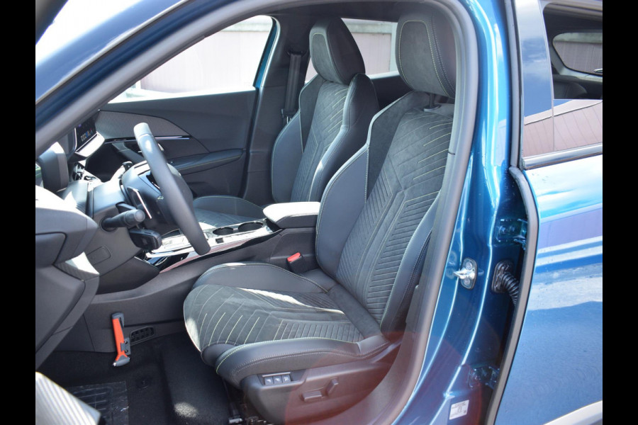 Peugeot 2008 1.2 Hybrid 136 GT | Stoelverwarming | Parkeersensoren + camera V + A | Navigatie | Massage stoelen Peugeot 2008 1.2 Hybrid 136 GT | Stoelverwarming | Parkeersensoren + camera V + A | Navigatie | Massage stoelen