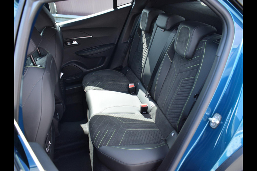 Peugeot 2008 1.2 Hybrid 136 GT | Stoelverwarming | Parkeersensoren + camera V + A | Navigatie | Massage stoelen Peugeot 2008 1.2 Hybrid 136 GT | Stoelverwarming | Parkeersensoren + camera V + A | Navigatie | Massage stoelen