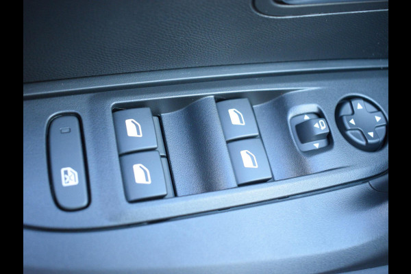 Peugeot 2008 1.2 Hybrid 136 GT | Stoelverwarming | Parkeersensoren + camera V + A | Navigatie | Massage stoelen Peugeot 2008 1.2 Hybrid 136 GT | Stoelverwarming | Parkeersensoren + camera V + A | Navigatie | Massage stoelen