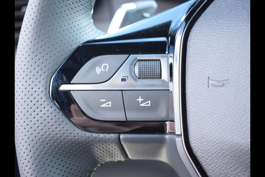 Peugeot 2008 1.2 Hybrid 136 GT | Stoelverwarming | Parkeersensoren + camera V + A | Navigatie | Massage stoelen Peugeot 2008 1.2 Hybrid 136 GT | Stoelverwarming | Parkeersensoren + camera V + A | Navigatie | Massage stoelen