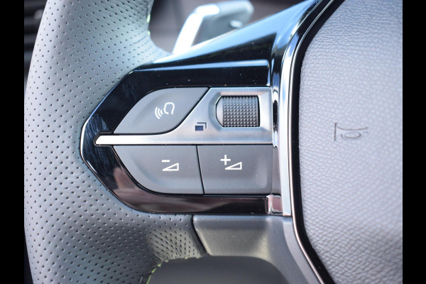 Peugeot 2008 1.2 Hybrid 136 GT | Stoelverwarming | Parkeersensoren + camera V + A | Navigatie | Massage stoelen Peugeot 2008 1.2 Hybrid 136 GT | Stoelverwarming | Parkeersensoren + camera V + A | Navigatie | Massage stoelen
