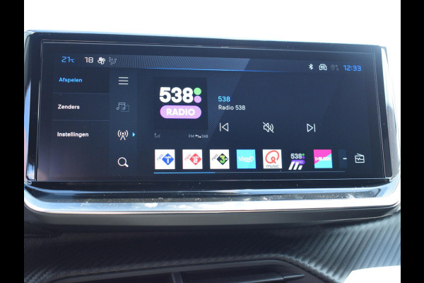 Peugeot 2008 1.2 Hybrid 136 GT | Stoelverwarming | Parkeersensoren + camera V + A | Navigatie | Massage stoelen Peugeot 2008 1.2 Hybrid 136 GT | Stoelverwarming | Parkeersensoren + camera V + A | Navigatie | Massage stoelen