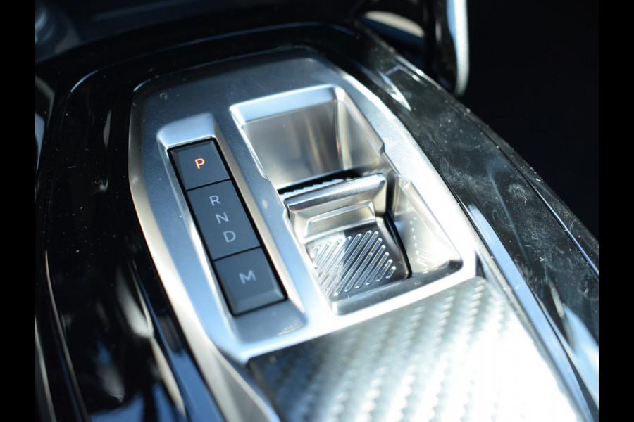 Peugeot 2008 1.2 Hybrid 136 GT | Stoelverwarming | Parkeersensoren + camera V + A | Navigatie | Massage stoelen Peugeot 2008 1.2 Hybrid 136 GT | Stoelverwarming | Parkeersensoren + camera V + A | Navigatie | Massage stoelen