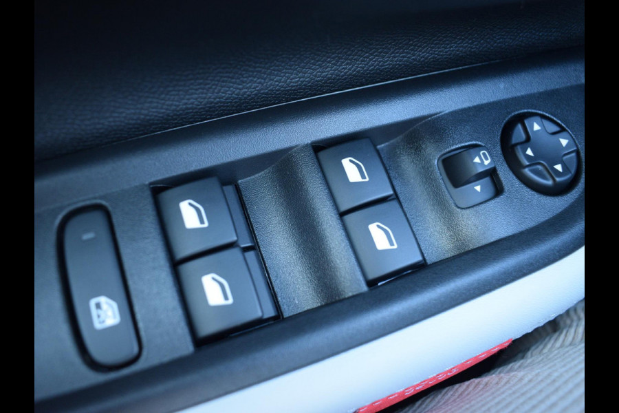 Citroën C3 1.2 Hybrid 110pk Max | NAVIGATIE & CARPLAY | ACHTERUITRIJCAMERA MET SENSOREN | E.C.C.