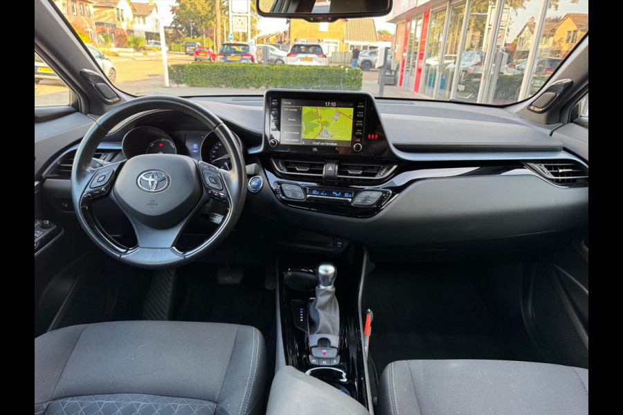 Toyota C-HR 1.8 Hybrid First Edition | Eerste eigenaar, Trekhaak, JBL, Apple CarPlay/Android auto, Dodehoekherkenning, Parkeersensoren, Stoe