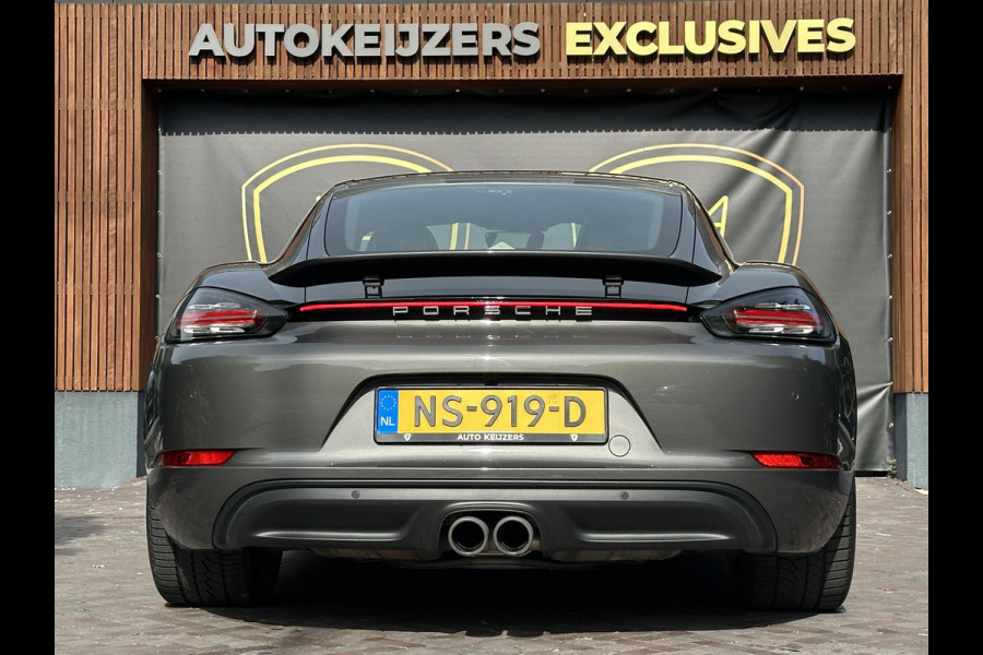 Porsche 718 Cayman 2.0 Sportchrono Adapt. Cruise BOSE Stuurverw. CarPlay Keyless LED 20”LM Agaatgrijs Porsche 718 Cayman 2.0 Sportchrono Adapt. Cruise BOSE Stuurverw. CarPlay Keyless LED 20”LM Agaatgrijs