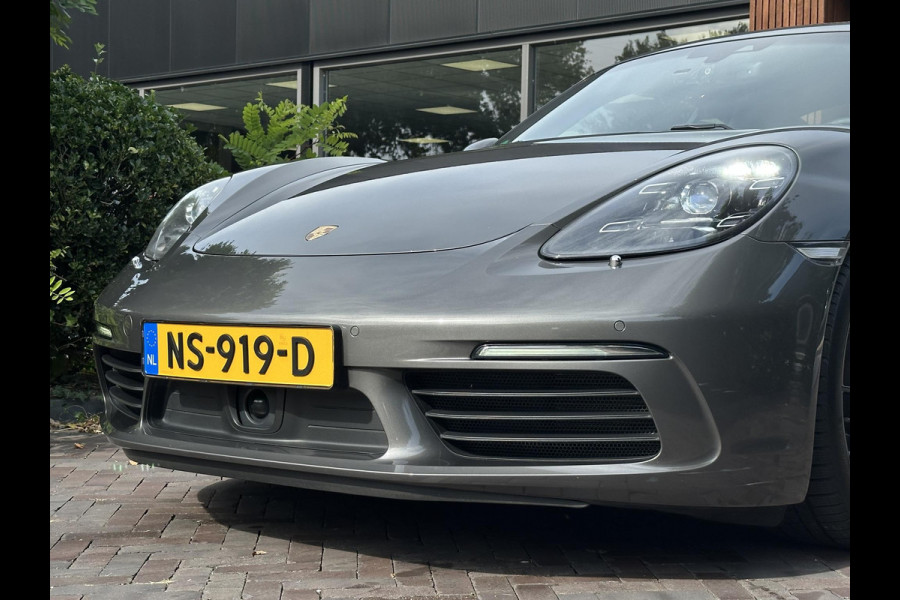 Porsche 718 Cayman 2.0 Sportchrono Adapt. Cruise BOSE Stuurverw. CarPlay Keyless LED 20”LM Agaatgrijs Porsche 718 Cayman 2.0 Sportchrono Adapt. Cruise BOSE Stuurverw. CarPlay Keyless LED 20”LM Agaatgrijs