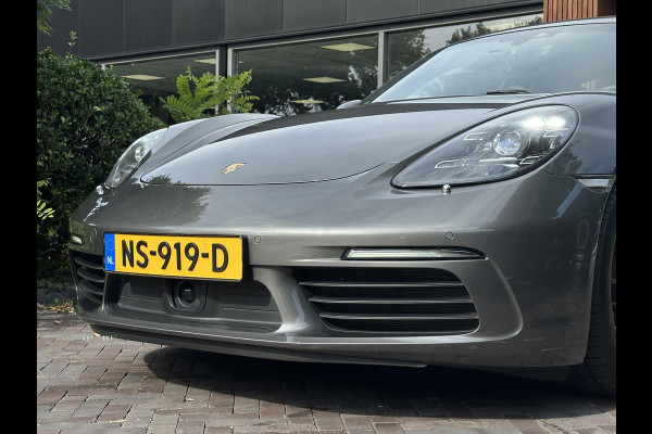 Porsche 718 Cayman 2.0 Sportchrono Adapt. Cruise BOSE Stuurverw. CarPlay Keyless LED 20”LM Agaatgrijs Porsche 718 Cayman 2.0 Sportchrono Adapt. Cruise BOSE Stuurverw. CarPlay Keyless LED 20”LM Agaatgrijs