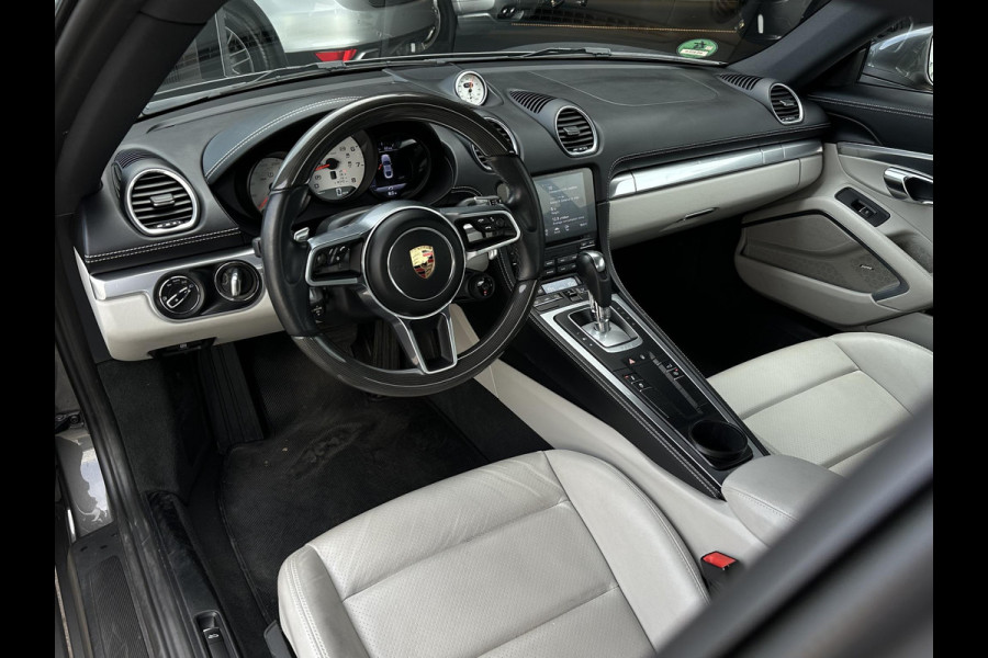 Porsche 718 Cayman 2.0 Sportchrono Adapt. Cruise BOSE Stuurverw. CarPlay Keyless LED 20”LM Agaatgrijs Porsche 718 Cayman 2.0 Sportchrono Adapt. Cruise BOSE Stuurverw. CarPlay Keyless LED 20”LM Agaatgrijs