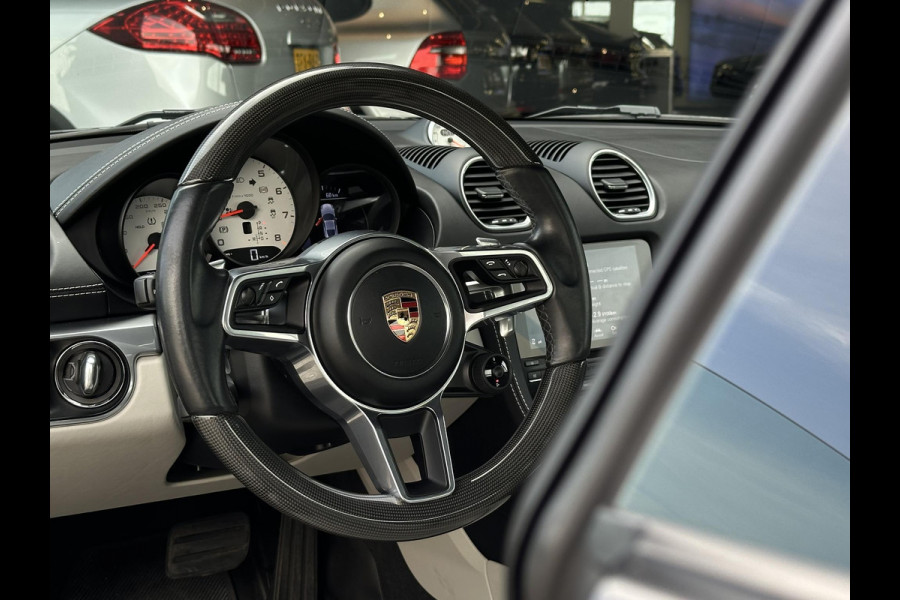 Porsche 718 Cayman 2.0 Sportchrono Adapt. Cruise BOSE Stuurverw. CarPlay Keyless LED 20”LM Agaatgrijs Porsche 718 Cayman 2.0 Sportchrono Adapt. Cruise BOSE Stuurverw. CarPlay Keyless LED 20”LM Agaatgrijs