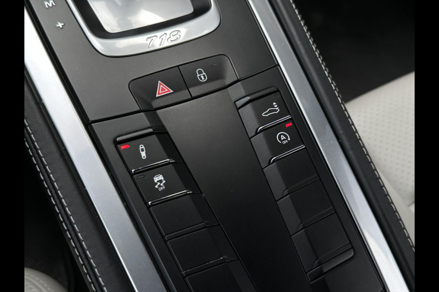 Porsche 718 Cayman 2.0 Sportchrono Adapt. Cruise BOSE Stuurverw. CarPlay Keyless LED 20”LM Agaatgrijs Porsche 718 Cayman 2.0 Sportchrono Adapt. Cruise BOSE Stuurverw. CarPlay Keyless LED 20”LM Agaatgrijs