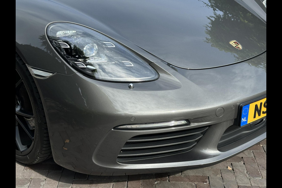 Porsche 718 Cayman 2.0 Sportchrono Adapt. Cruise BOSE Stuurverw. CarPlay Keyless LED 20”LM Agaatgrijs Porsche 718 Cayman 2.0 Sportchrono Adapt. Cruise BOSE Stuurverw. CarPlay Keyless LED 20”LM Agaatgrijs