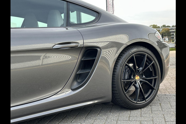 Porsche 718 Cayman 2.0 Sportchrono Adapt. Cruise BOSE Stuurverw. CarPlay Keyless LED 20”LM Agaatgrijs Porsche 718 Cayman 2.0 Sportchrono Adapt. Cruise BOSE Stuurverw. CarPlay Keyless LED 20”LM Agaatgrijs