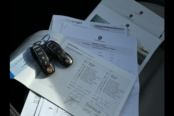 Porsche 718 Cayman 2.0 Sportchrono Adapt. Cruise BOSE Stuurverw. CarPlay Keyless LED 20”LM Agaatgrijs Porsche 718 Cayman 2.0 Sportchrono Adapt. Cruise BOSE Stuurverw. CarPlay Keyless LED 20”LM Agaatgrijs