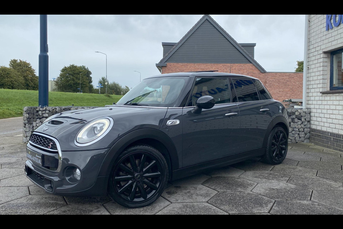 MINI Cooper S 2.0 Chili Serious Business JCW/ Pano/ Leer/ Sfeer/ H&K MINI Cooper S 2.0 Chili Serious Business JCW/ Pano/ Leer/ Sfeer/ H&K