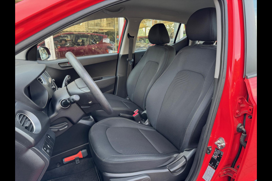 Hyundai i10 1.0i Comfort | Eerste eigenaar, Apple CarPlay/Android Auto, Lichtmetalen velgen, Cruise control, Navigatie, Parkeersensoren