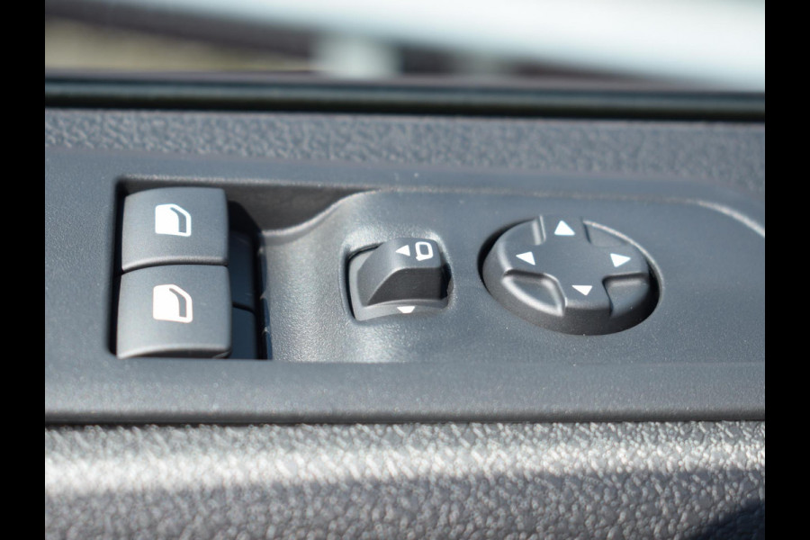 Peugeot e-Expert EV L2 75 kWh | 0% rente | Apple Carplay | parkeersensoren + camera | navigatie | rijklaarprijs