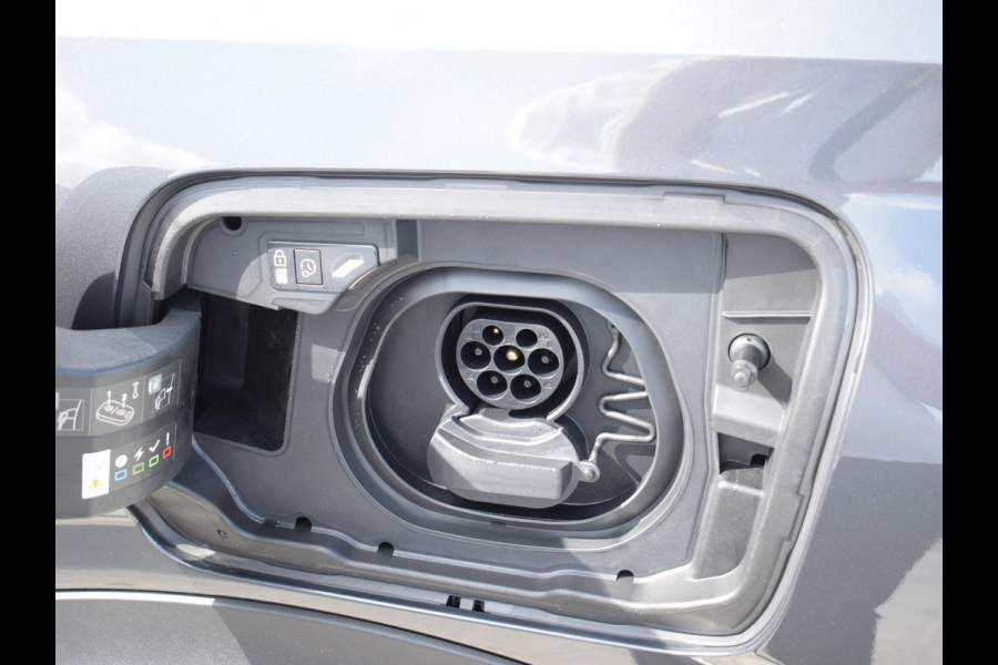 Peugeot E-3008 Allure 73 kWh ADAPTIEVE CRUISECONTROL | 360 CAMERA | NAVI & CARPLAY | E.C.C. | Peugeot E-3008 Allure 73 kWh ADAPTIEVE CRUISECONTROL | 360 CAMERA | NAVI & CARPLAY | E.C.C. |