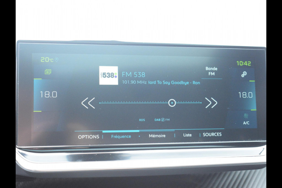 Peugeot e-208 EV GT Pack 50 kWh 3 FASE | PANODAK | ACHTERUITRIJCAMERA MET SENSOREN | NAVI & CARPLAY | E.C.C. |