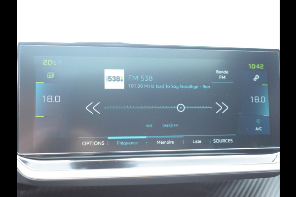 Peugeot e-208 EV GT Pack 50 kWh 3 FASE | PANODAK | ACHTERUITRIJCAMERA MET SENSOREN | NAVI & CARPLAY | E.C.C. |