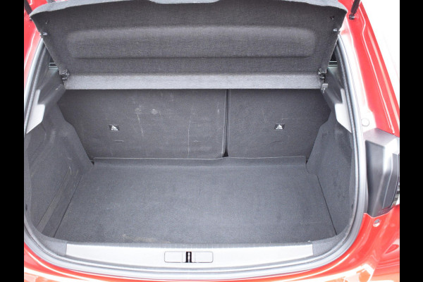 Peugeot e-208 EV GT Pack 50 kWh 3 FASE | PANODAK | ACHTERUITRIJCAMERA MET SENSOREN | NAVI & CARPLAY | E.C.C. |